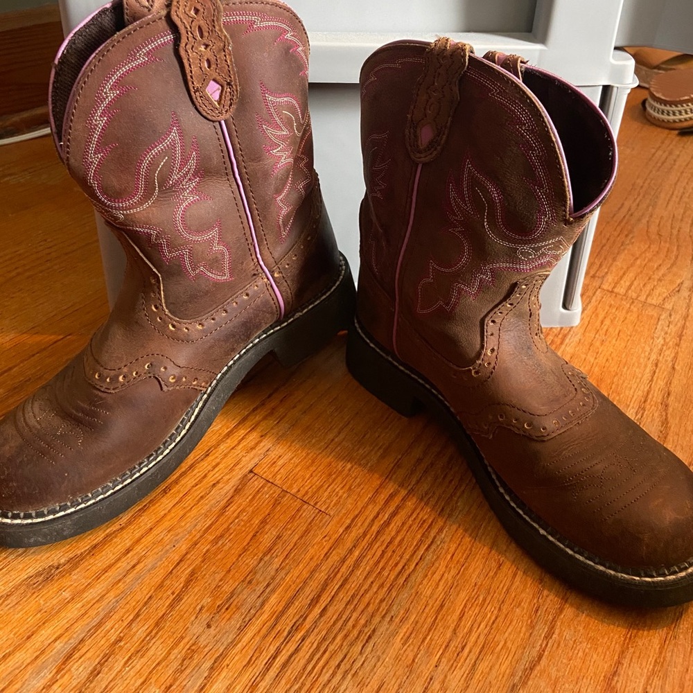 Justin Gypsy Boots.